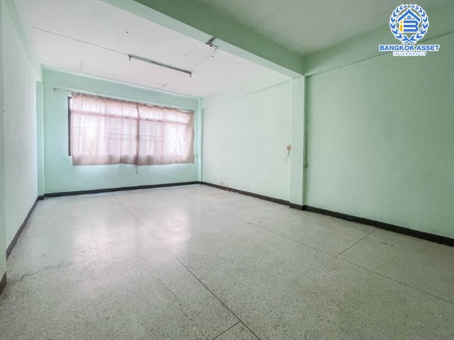 *****อาคารพาณิชย์มือสองย่านกรุงเทพฯ อาคารพาณิชย์ ประชาอุทิศ81 เนื้อที่กว้างขวางเกือบ 23 ตร.ว. มาพร้อมฟังก์ชัน 6 ห้องนอน 5 ห้องน้ำ ที่จอดรถ 1 คัน แถมฟรี! เครื่องปรับอากาศ 2 เครื่อง พื้นที่ใช้สอยเยอะ ตั้งอยู่บนทำเลเดินทางสะดวก เชื่อมต่อถนนประชาอุทิศ, ถนนสุขสวัสดิ์, ถนนราษฎบูรณะ